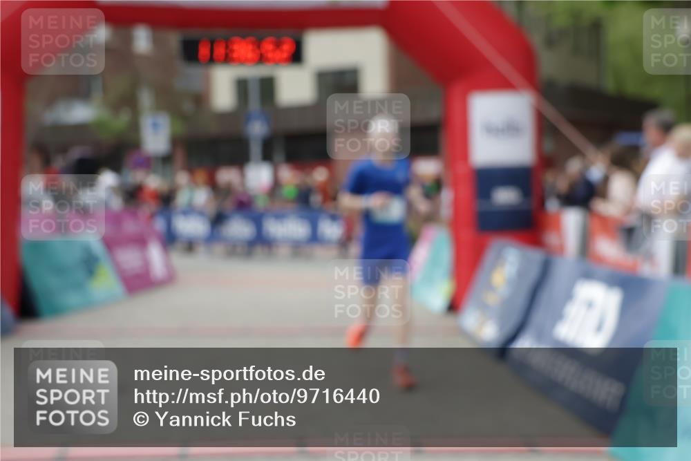 10.05.2026 - 8. Wedeler Halbmarathon Yannick Fuchs http://msf.ph/oto/9716440 10.05.2026 11:36:51 Ziel 11, 950 meine-sportfotos.de