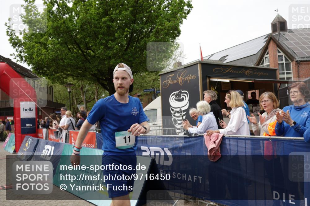 10.05.2026 - 8. Wedeler Halbmarathon Yannick Fuchs http://msf.ph/oto/9716450 10.05.2026 11:36:54 Ziel 11, 632, 934, 950 meine-sportfotos.de