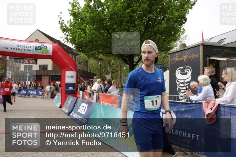 10.05.2026 - 8. Wedeler Halbmarathon Yannick Fuchs http://msf.ph/oto/9716451 10.05.2026 11:36:54 Ziel 11, 632, 934, 950 meine-sportfotos.de