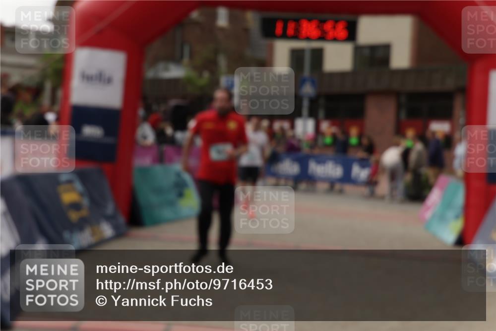 10.05.2026 - 8. Wedeler Halbmarathon Yannick Fuchs http://msf.ph/oto/9716453 10.05.2026 11:36:54 Ziel 11, 632, 934, 950 meine-sportfotos.de