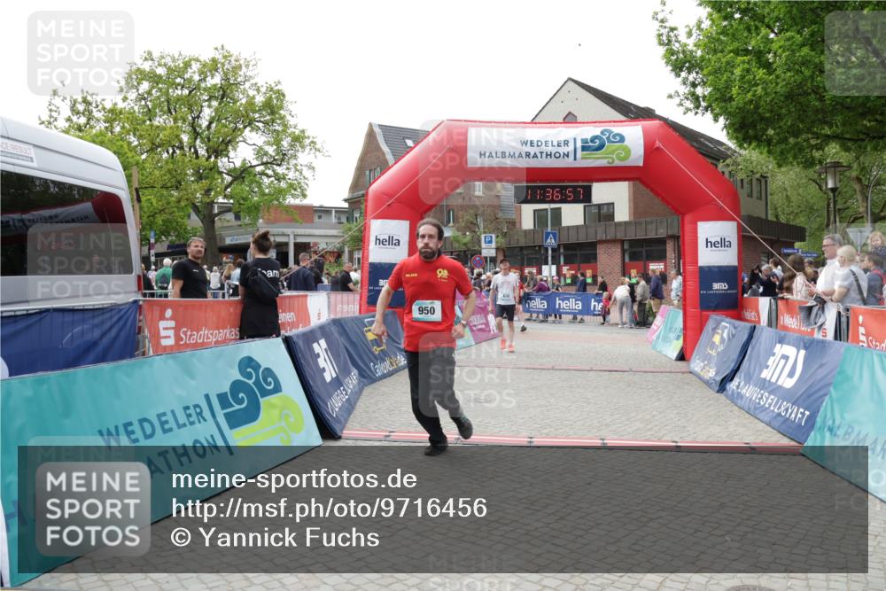 10.05.2026 - 8. Wedeler Halbmarathon Yannick Fuchs http://msf.ph/oto/9716456 10.05.2026 11:36:56 Ziel 11, 632, 934, 950 meine-sportfotos.de