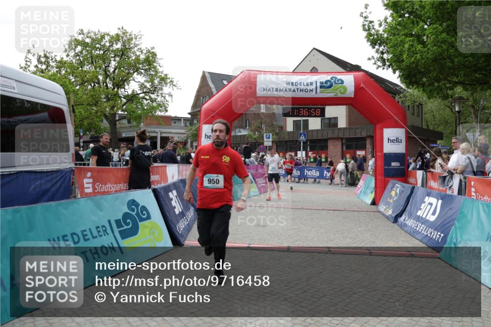 10.05.2026 - 8. Wedeler Halbmarathon Yannick Fuchs http://msf.ph/oto/9716458 10.05.2026 11:36:56 Ziel 11, 632, 934, 950 meine-sportfotos.de