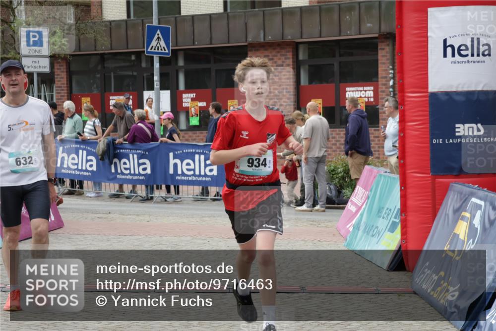 10.05.2026 - 8. Wedeler Halbmarathon Yannick Fuchs http://msf.ph/oto/9716463 10.05.2026 11:36:58 Ziel 632, 934, 950, 2068 meine-sportfotos.de