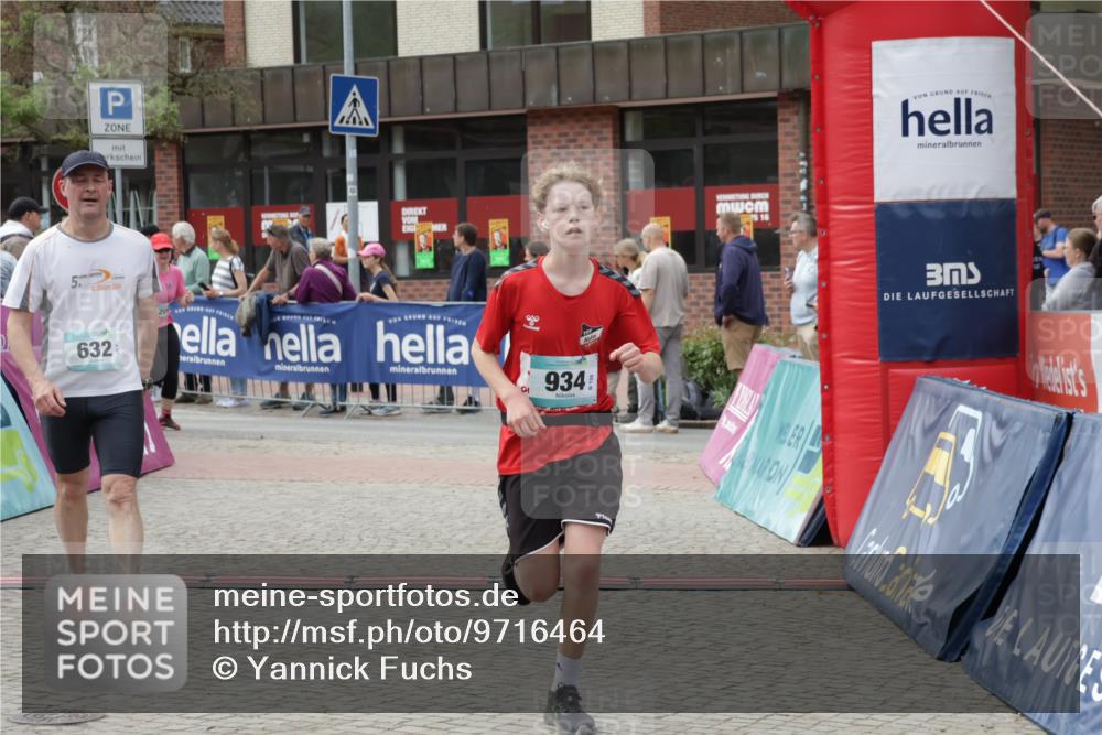 10.05.2026 - 8. Wedeler Halbmarathon Yannick Fuchs http://msf.ph/oto/9716464 10.05.2026 11:36:59 Ziel 632, 934, 950, 2068 meine-sportfotos.de