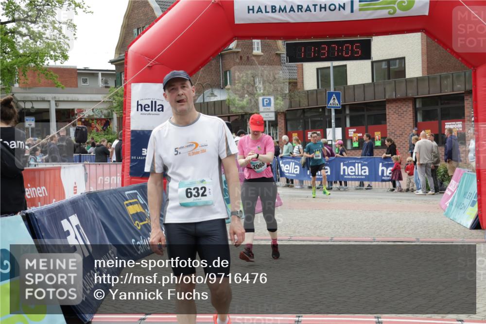 10.05.2026 - 8. Wedeler Halbmarathon Yannick Fuchs http://msf.ph/oto/9716476 10.05.2026 11:37:03 Ziel 333, 632, 696, 934, 2068 meine-sportfotos.de
