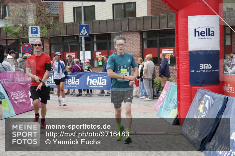 10.05.2026 - 8. Wedeler Halbmarathon Yannick Fuchs http://msf.ph/oto/9716483 10.05.2026 11:37:06 Ziel 31, 61, 333, 696, 2068 meine-sportfotos.de