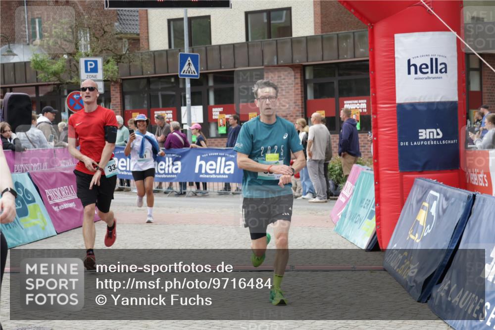 10.05.2026 - 8. Wedeler Halbmarathon Yannick Fuchs http://msf.ph/oto/9716484 10.05.2026 11:37:06 Ziel 31, 61, 333, 696, 2068 meine-sportfotos.de