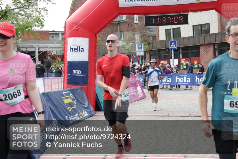 10.05.2026 - 8. Wedeler Halbmarathon Yannick Fuchs http://msf.ph/oto/9724324 10.05.2026 11:37:07 Ziel 31, 61, 333, 696, 2068 meine-sportfotos.de
