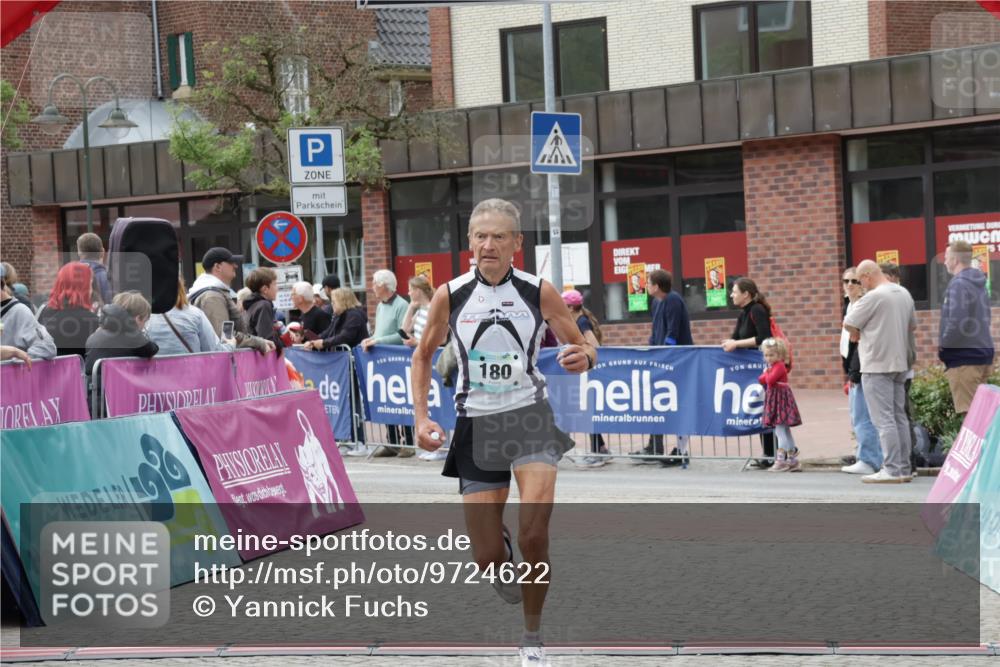 10.05.2026 - 8. Wedeler Halbmarathon Yannick Fuchs http://msf.ph/oto/9724622 10.05.2026 11:37:27 Ziel 180, 278 meine-sportfotos.de