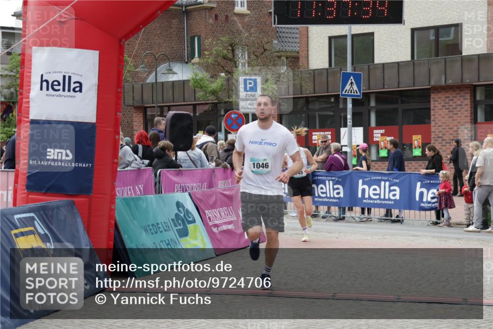 10.05.2026 - 8. Wedeler Halbmarathon Yannick Fuchs http://msf.ph/oto/9724706 10.05.2026 11:37:32 Ziel 180, 745, 1046 meine-sportfotos.de