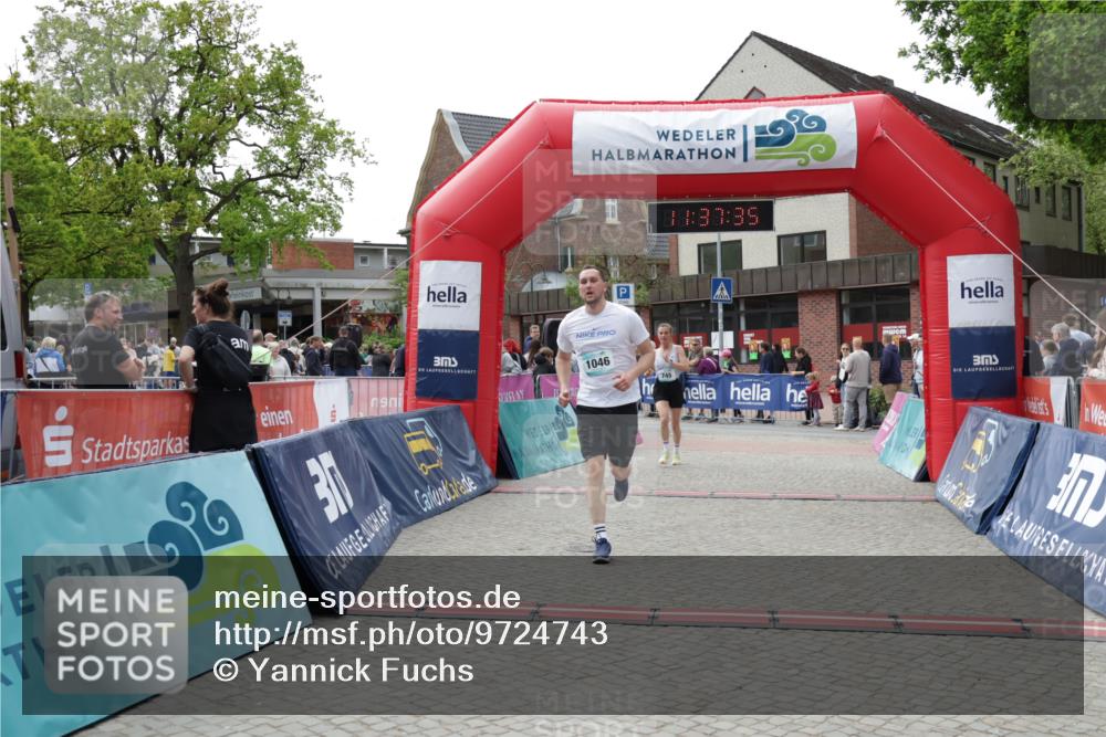 10.05.2026 - 8. Wedeler Halbmarathon Yannick Fuchs http://msf.ph/oto/9724743 10.05.2026 11:37:34 Ziel 180, 745, 1046 meine-sportfotos.de