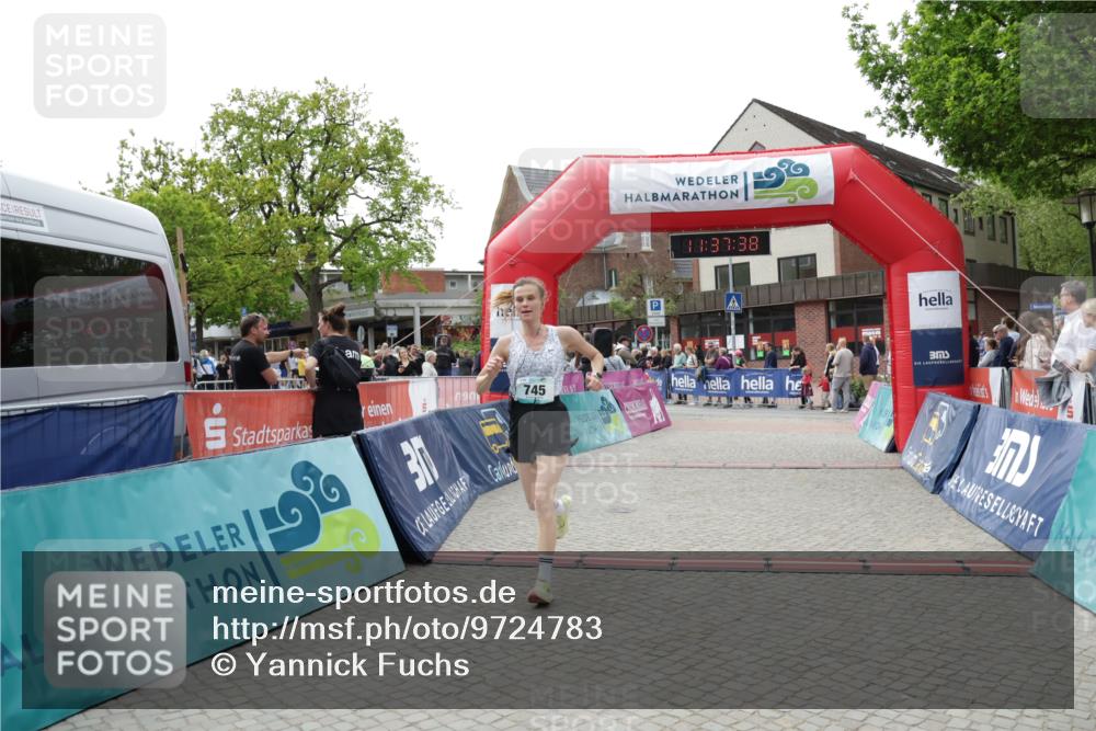 10.05.2026 - 8. Wedeler Halbmarathon Yannick Fuchs http://msf.ph/oto/9724783 10.05.2026 11:37:36 Ziel 745, 1046 meine-sportfotos.de