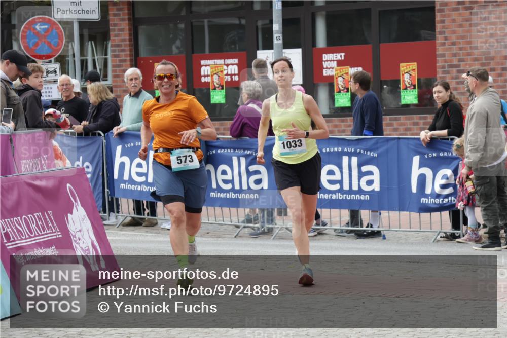 10.05.2026 - 8. Wedeler Halbmarathon Yannick Fuchs http://msf.ph/oto/9724895 10.05.2026 11:37:49 Ziel 573, 1033 meine-sportfotos.de