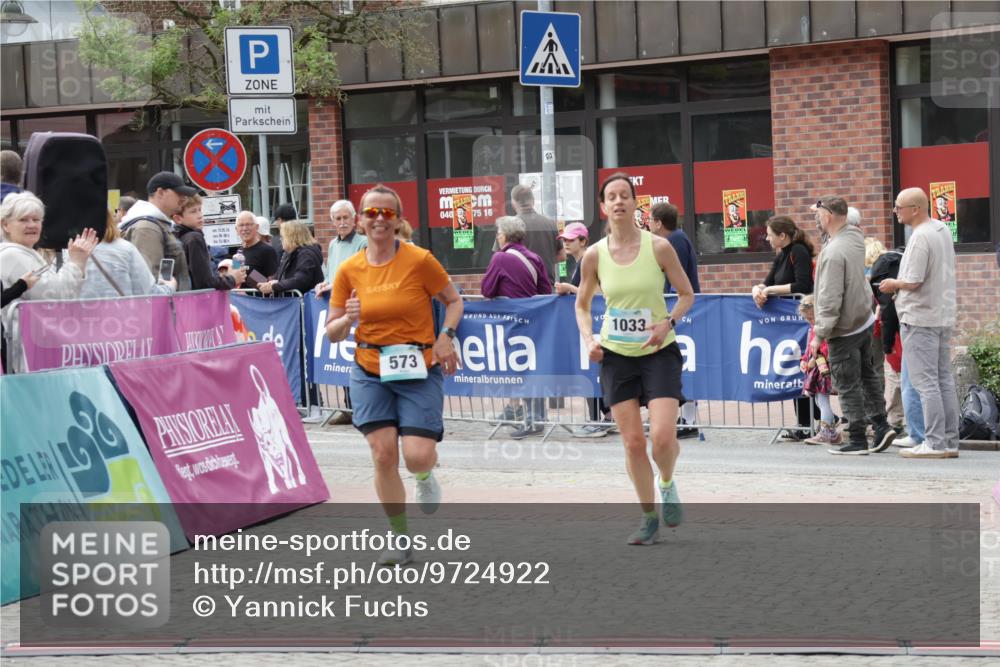 10.05.2026 - 8. Wedeler Halbmarathon Yannick Fuchs http://msf.ph/oto/9724922 10.05.2026 11:37:50 Ziel 573, 1033 meine-sportfotos.de
