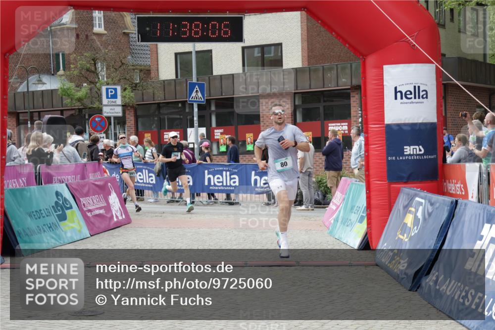 10.05.2026 - 8. Wedeler Halbmarathon Yannick Fuchs http://msf.ph/oto/9725060 10.05.2026 11:38:05 Ziel 80, 789, 2017, 2208 meine-sportfotos.de