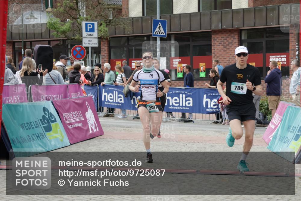 10.05.2026 - 8. Wedeler Halbmarathon Yannick Fuchs http://msf.ph/oto/9725087 10.05.2026 11:38:07 Ziel 80, 81, 657, 789, 2017, 2208 meine-sportfotos.de