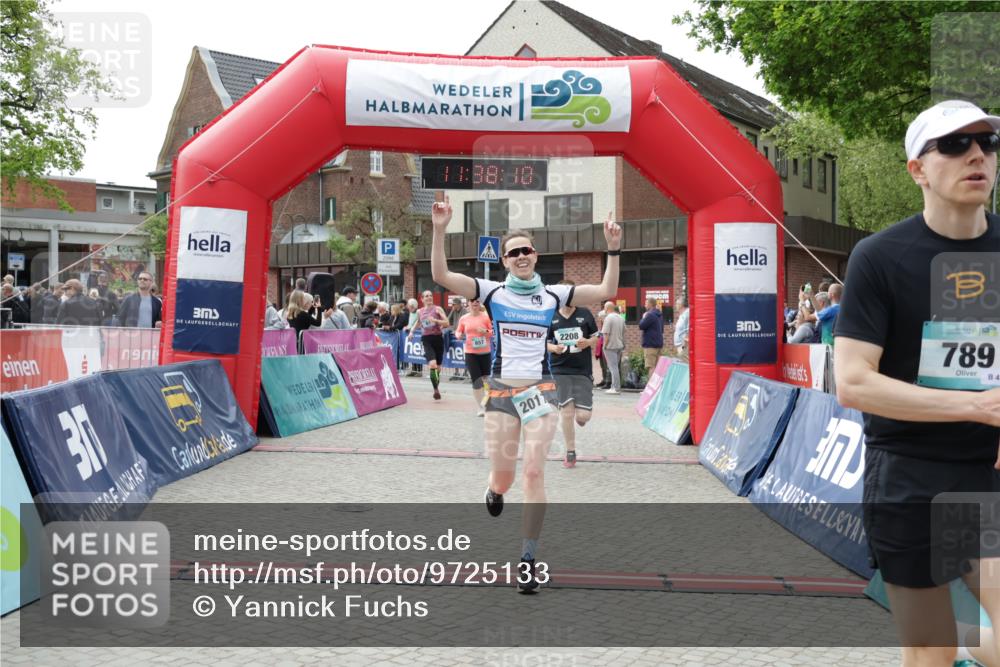 10.05.2026 - 8. Wedeler Halbmarathon Yannick Fuchs http://msf.ph/oto/9725133 10.05.2026 11:38:09 Ziel 80, 81, 657, 789, 2017, 2208 meine-sportfotos.de