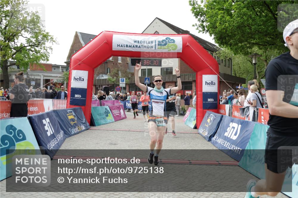 10.05.2026 - 8. Wedeler Halbmarathon Yannick Fuchs http://msf.ph/oto/9725138 10.05.2026 11:38:09 Ziel 80, 81, 657, 789, 2017, 2208 meine-sportfotos.de