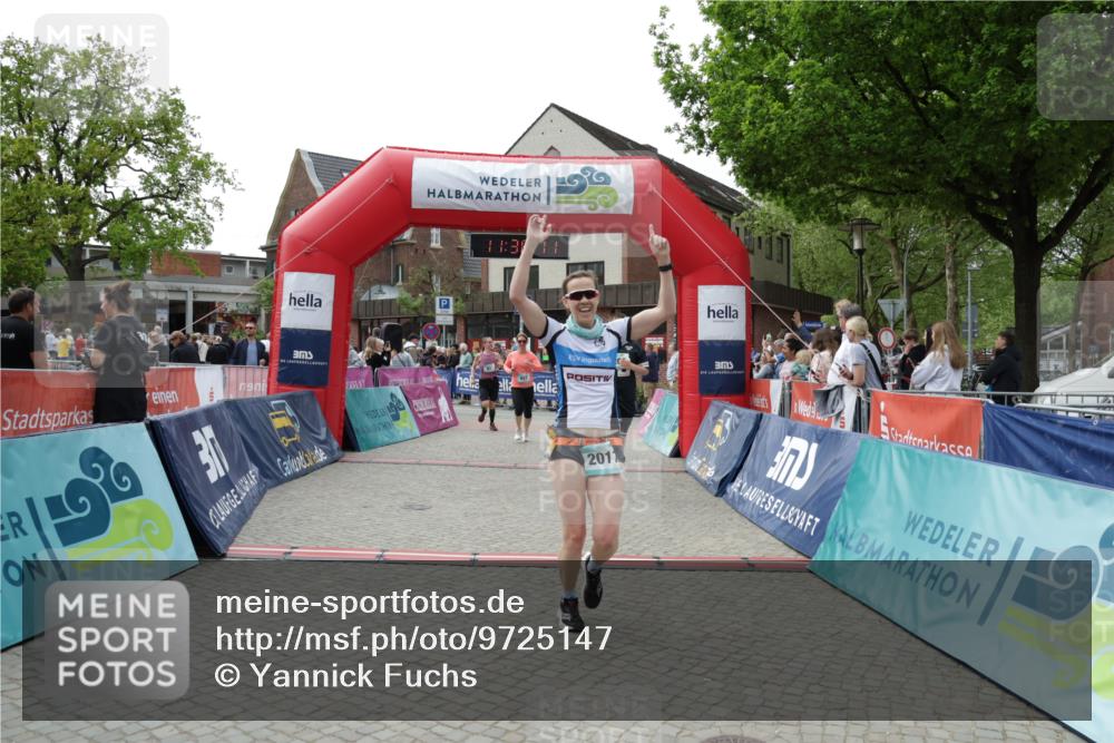 10.05.2026 - 8. Wedeler Halbmarathon Yannick Fuchs http://msf.ph/oto/9725147 10.05.2026 11:38:09 Ziel 80, 81, 657, 789, 2017, 2208 meine-sportfotos.de