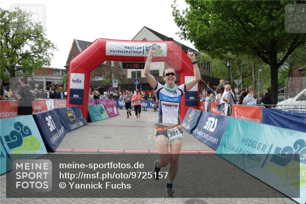 10.05.2026 - 8. Wedeler Halbmarathon Yannick Fuchs http://msf.ph/oto/9725157 10.05.2026 11:38:09 Ziel 80, 81, 657, 789, 2017, 2208 meine-sportfotos.de