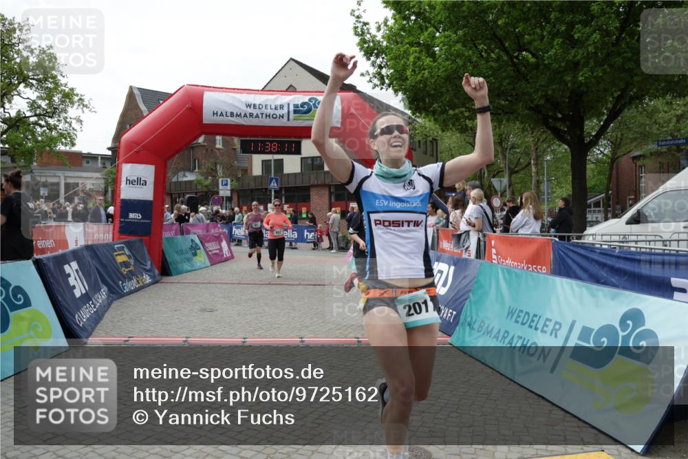10.05.2026 - 8. Wedeler Halbmarathon Yannick Fuchs http://msf.ph/oto/9725162 10.05.2026 11:38:10 Ziel 80, 81, 657, 789, 2017, 2141, 2208 meine-sportfotos.de