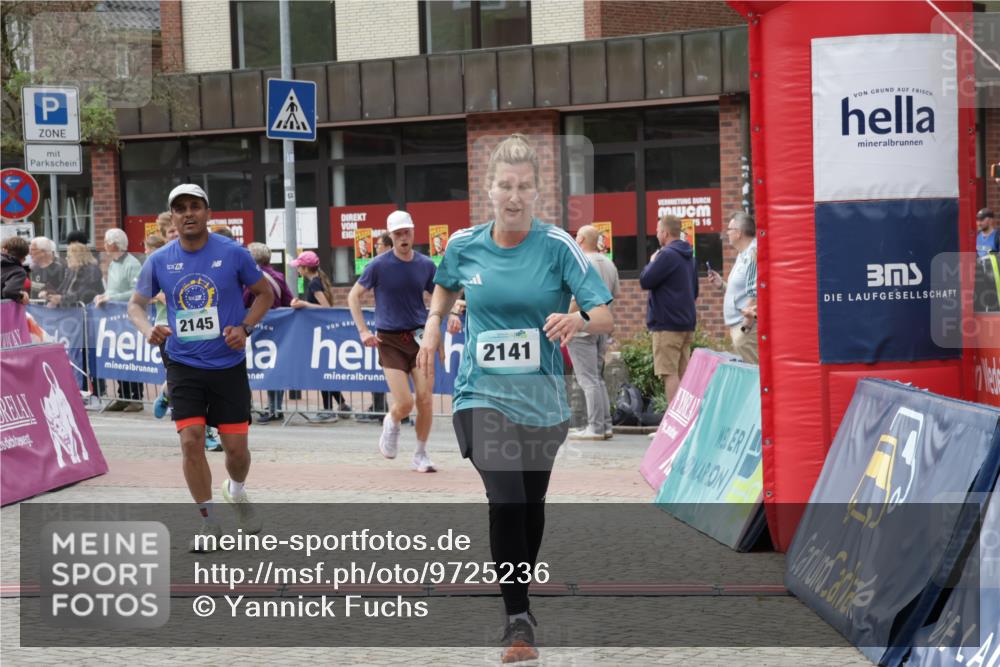 10.05.2026 - 8. Wedeler Halbmarathon Yannick Fuchs http://msf.ph/oto/9725236 10.05.2026 11:38:14 Ziel 81, 582, 657, 922, 2141, 2145, 2208 meine-sportfotos.de