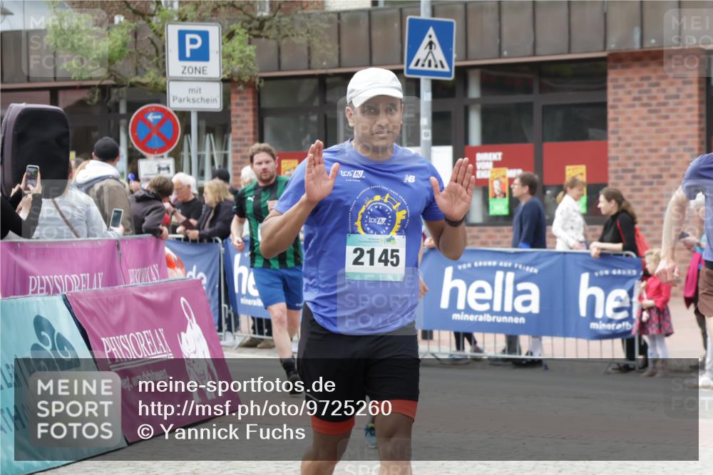 10.05.2026 - 8. Wedeler Halbmarathon Yannick Fuchs http://msf.ph/oto/9725260 10.05.2026 11:38:16 Ziel 81, 582, 657, 922, 1045, 2141, 2145 meine-sportfotos.de