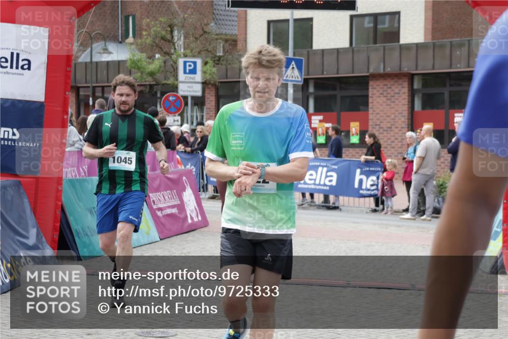 10.05.2026 - 8. Wedeler Halbmarathon Yannick Fuchs http://msf.ph/oto/9725333 10.05.2026 11:38:19 Ziel 146, 582, 768, 922, 1045, 2141, 2145 meine-sportfotos.de