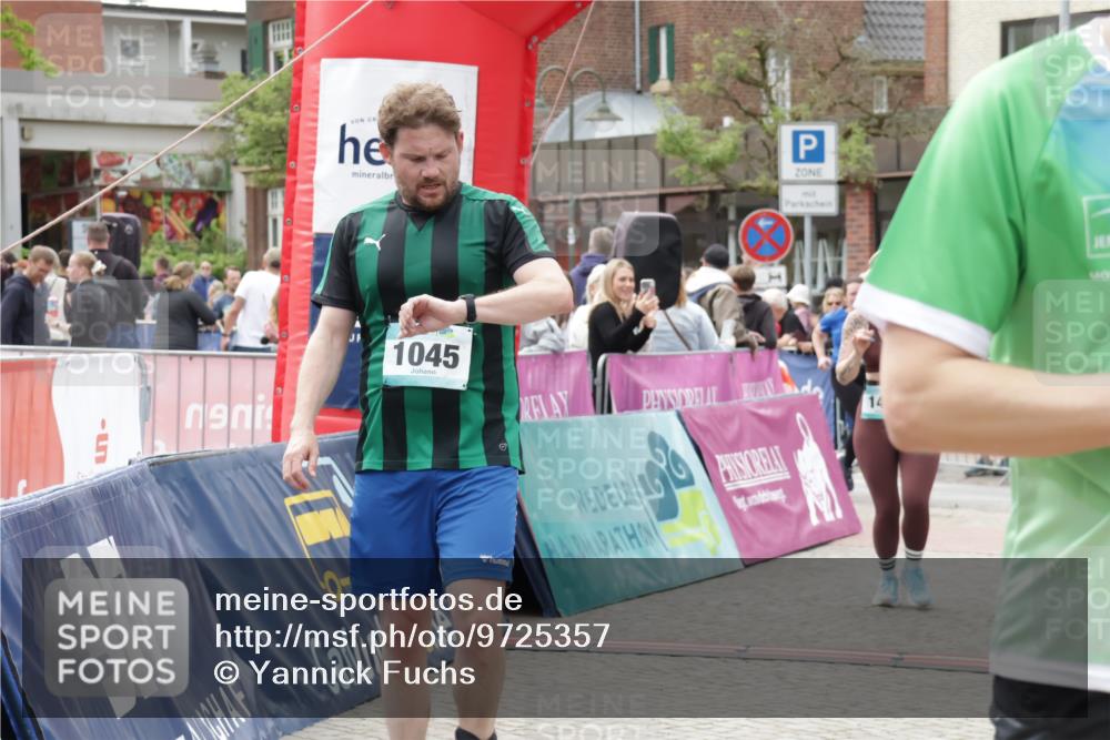10.05.2026 - 8. Wedeler Halbmarathon Yannick Fuchs http://msf.ph/oto/9725357 10.05.2026 11:38:21 Ziel 146, 360, 582, 768, 922, 1045, 2040, 2145 meine-sportfotos.de