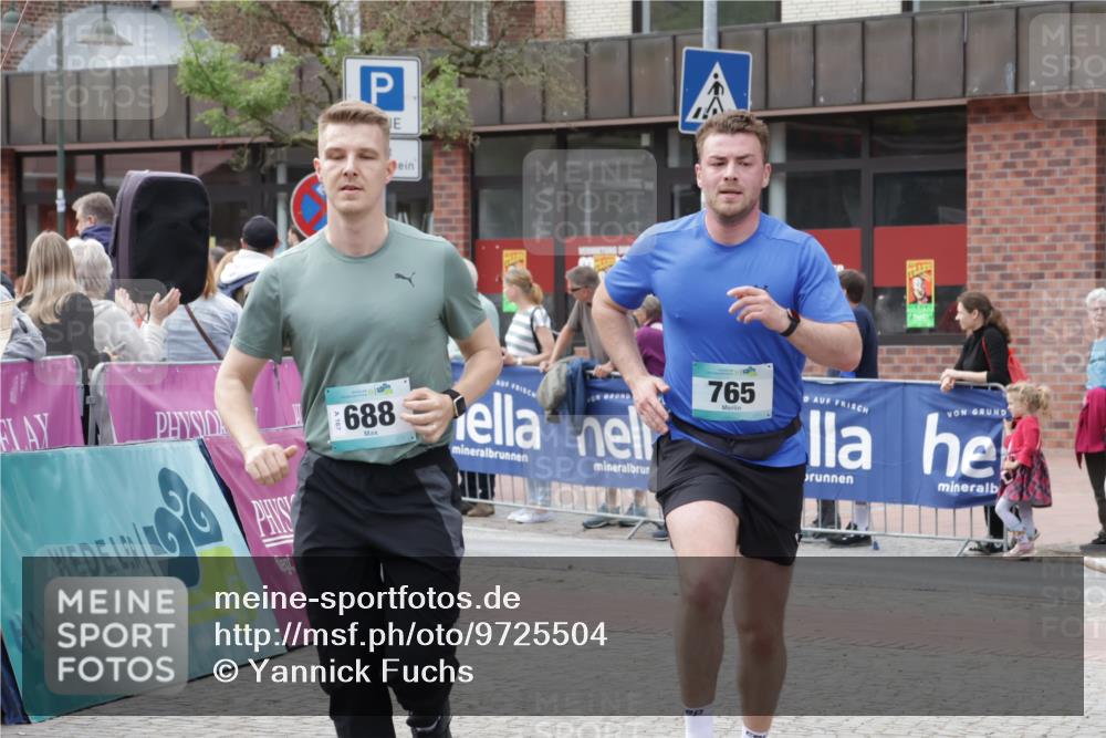 10.05.2026 - 8. Wedeler Halbmarathon Yannick Fuchs http://msf.ph/oto/9725504 10.05.2026 11:38:28 Ziel 360, 425, 688, 765, 2040 meine-sportfotos.de