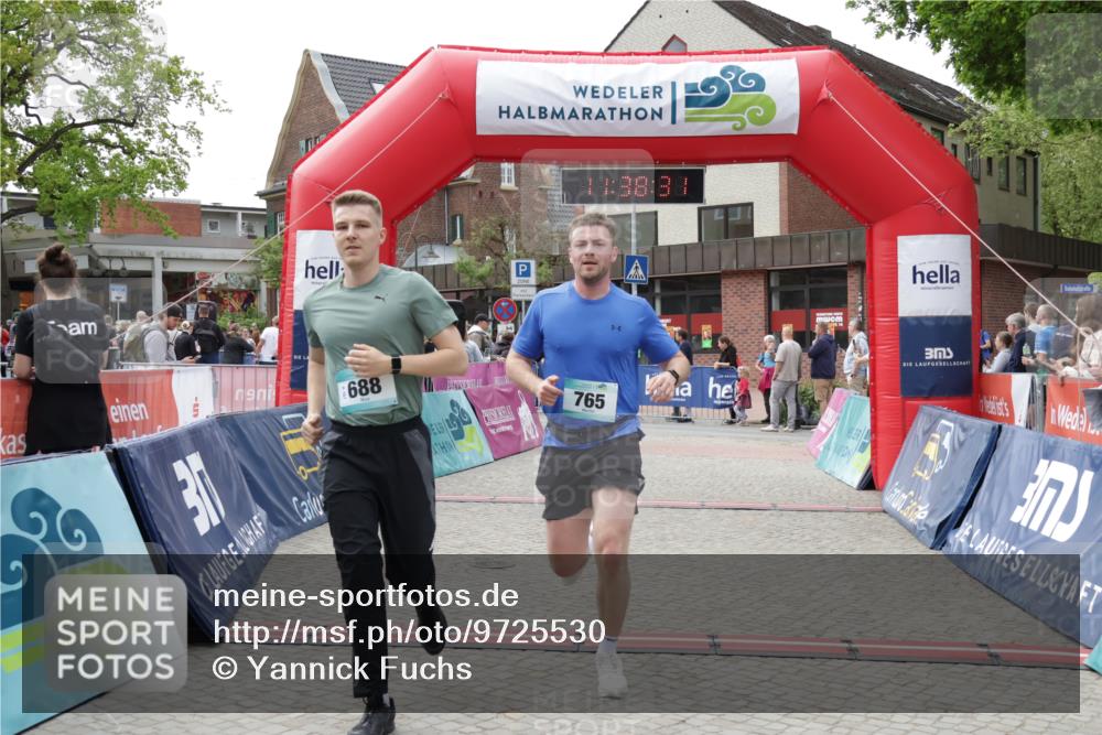 10.05.2026 - 8. Wedeler Halbmarathon Yannick Fuchs http://msf.ph/oto/9725530 10.05.2026 11:38:30 Ziel 360, 425, 688, 765, 2040 meine-sportfotos.de