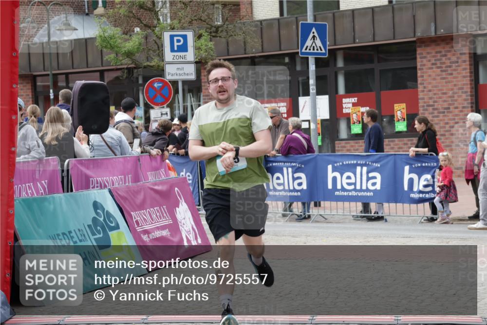 10.05.2026 - 8. Wedeler Halbmarathon Yannick Fuchs http://msf.ph/oto/9725557 10.05.2026 11:38:32 Ziel 425, 688, 765 meine-sportfotos.de