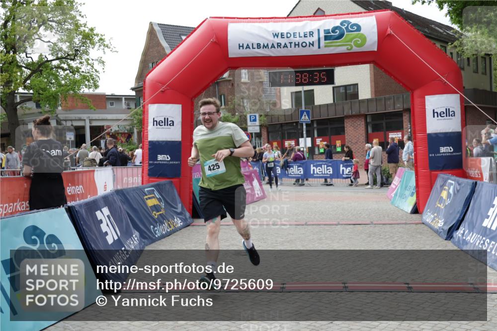 10.05.2026 - 8. Wedeler Halbmarathon Yannick Fuchs http://msf.ph/oto/9725609 10.05.2026 11:38:33 Ziel 425, 688, 765 meine-sportfotos.de