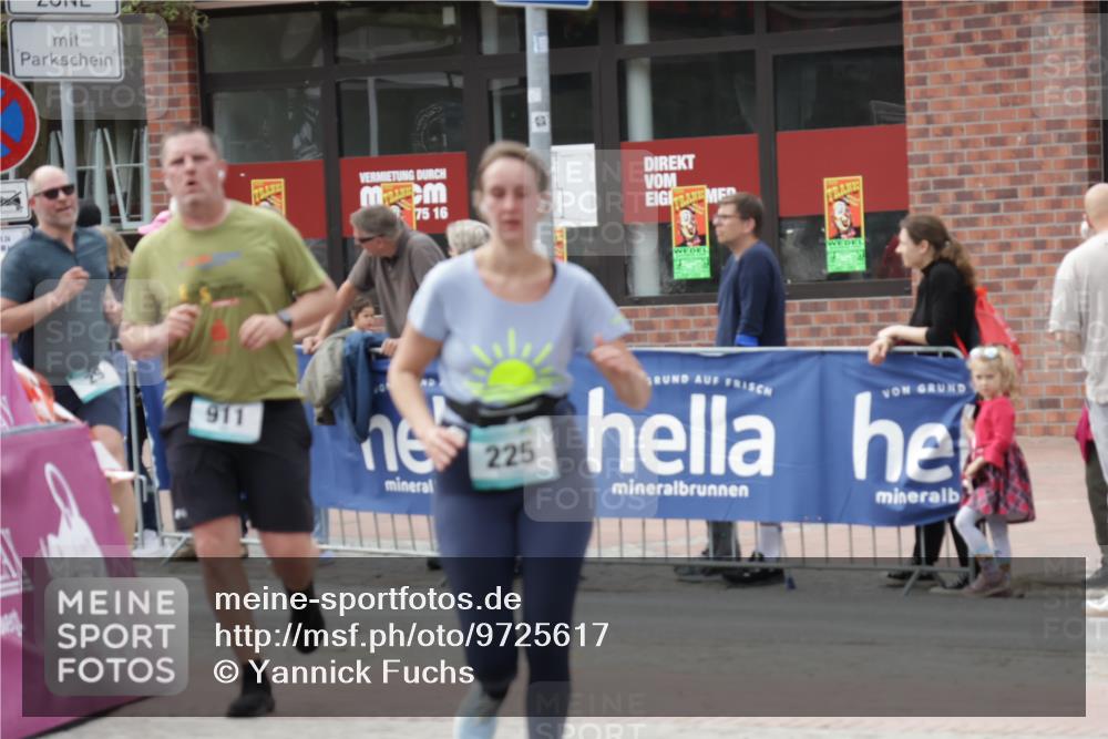 10.05.2026 - 8. Wedeler Halbmarathon Yannick Fuchs http://msf.ph/oto/9725617 10.05.2026 11:38:36 Ziel 29, 225, 425, 911 meine-sportfotos.de