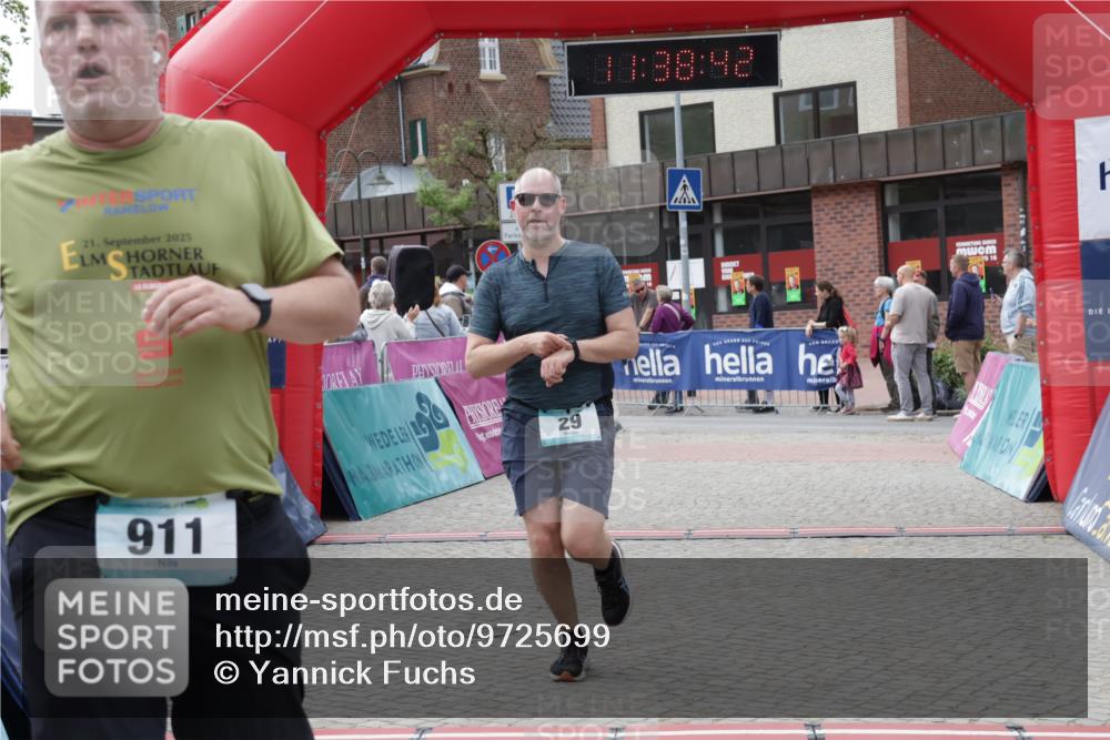 10.05.2026 - 8. Wedeler Halbmarathon Yannick Fuchs http://msf.ph/oto/9725699 10.05.2026 11:38:41 Ziel 29, 225, 625, 911 meine-sportfotos.de