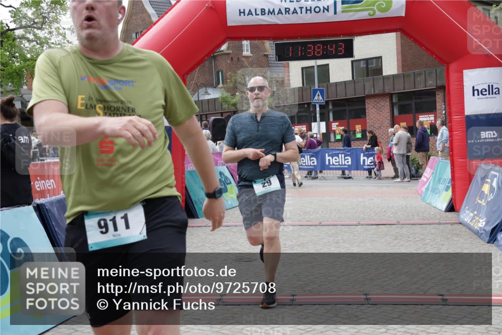 10.05.2026 - 8. Wedeler Halbmarathon Yannick Fuchs http://msf.ph/oto/9725708 10.05.2026 11:38:41 Ziel 29, 225, 625, 911 meine-sportfotos.de