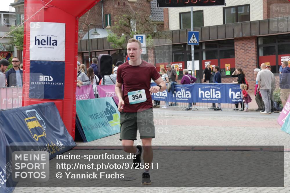10.05.2026 - 8. Wedeler Halbmarathon Yannick Fuchs http://msf.ph/oto/9725811 10.05.2026 11:38:50 Ziel 214, 354, 625 meine-sportfotos.de
