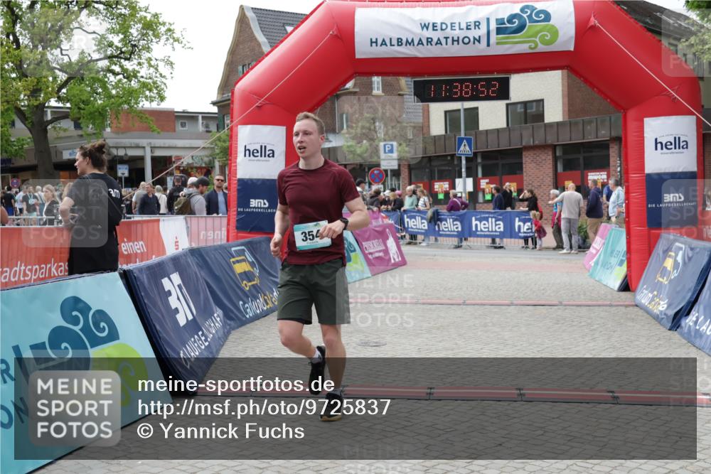 10.05.2026 - 8. Wedeler Halbmarathon Yannick Fuchs http://msf.ph/oto/9725837 10.05.2026 11:38:51 Ziel 214, 354, 625 meine-sportfotos.de