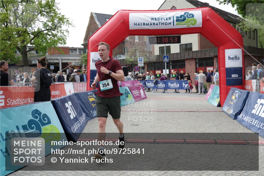10.05.2026 - 8. Wedeler Halbmarathon Yannick Fuchs http://msf.ph/oto/9725841 10.05.2026 11:38:51 Ziel 214, 354, 625 meine-sportfotos.de