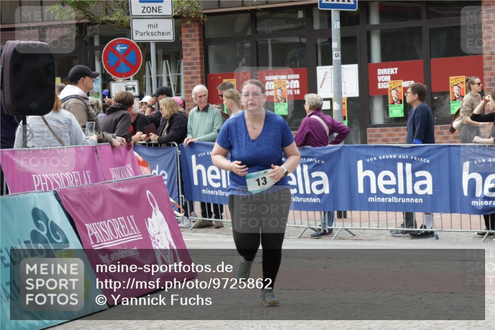 10.05.2026 - 8. Wedeler Halbmarathon Yannick Fuchs http://msf.ph/oto/9725862 10.05.2026 11:38:54 Ziel 13, 354 meine-sportfotos.de