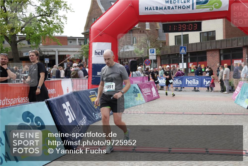 10.05.2026 - 8. Wedeler Halbmarathon Yannick Fuchs http://msf.ph/oto/9725952 10.05.2026 11:39:01 Ziel 13, 121, 392, 1051 meine-sportfotos.de