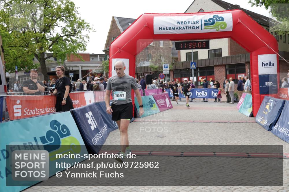 10.05.2026 - 8. Wedeler Halbmarathon Yannick Fuchs http://msf.ph/oto/9725962 10.05.2026 11:39:01 Ziel 13, 121, 392, 1051 meine-sportfotos.de