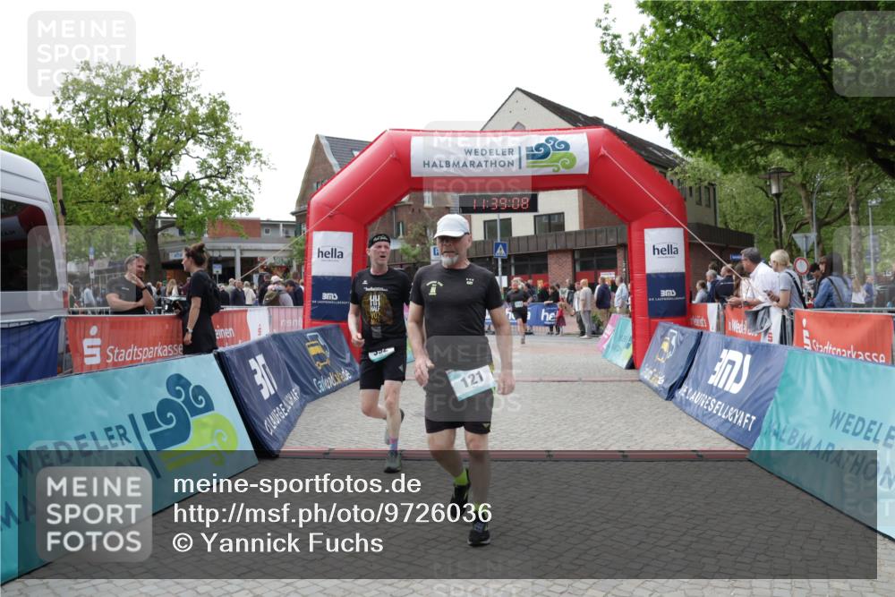 10.05.2026 - 8. Wedeler Halbmarathon Yannick Fuchs http://msf.ph/oto/9726036 10.05.2026 11:39:06 Ziel 121, 392, 2097, 2113 meine-sportfotos.de