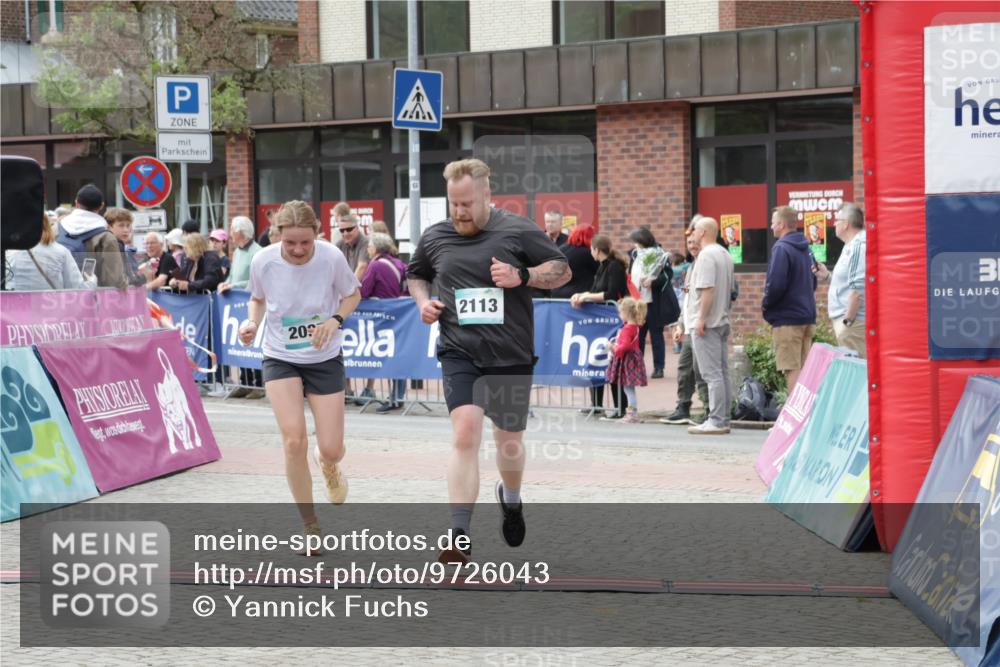 10.05.2026 - 8. Wedeler Halbmarathon Yannick Fuchs http://msf.ph/oto/9726043 10.05.2026 11:39:08 Ziel 121, 392, 2097, 2104, 2113 meine-sportfotos.de