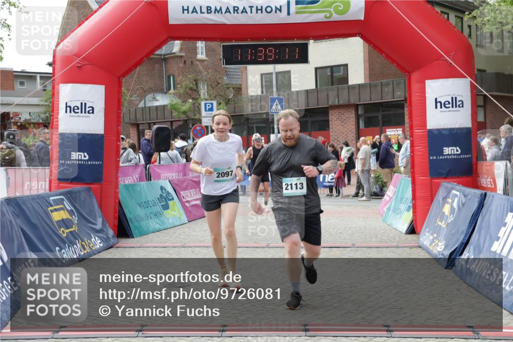 10.05.2026 - 8. Wedeler Halbmarathon Yannick Fuchs http://msf.ph/oto/9726081 10.05.2026 11:39:10 Ziel 392, 2097, 2104, 2113 meine-sportfotos.de