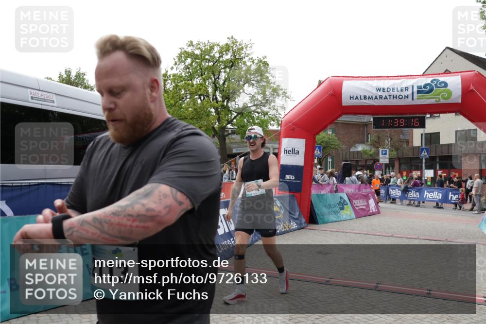 10.05.2026 - 8. Wedeler Halbmarathon Yannick Fuchs http://msf.ph/oto/9726133 10.05.2026 11:39:14 Ziel 871, 2097, 2104, 2113 meine-sportfotos.de