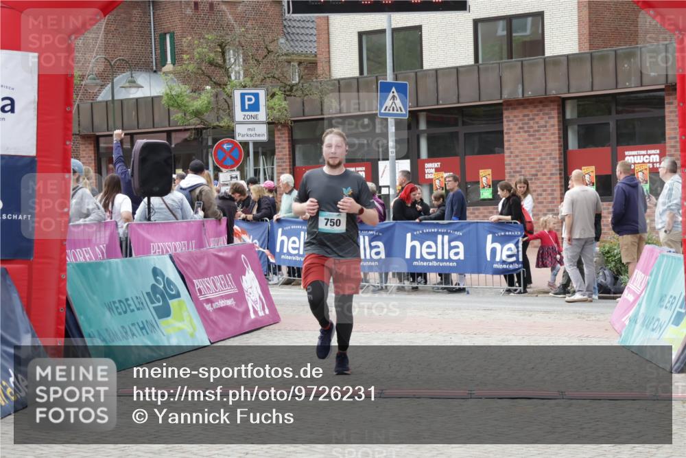 10.05.2026 - 8. Wedeler Halbmarathon Yannick Fuchs http://msf.ph/oto/9726231 10.05.2026 11:39:31 Ziel 750 meine-sportfotos.de