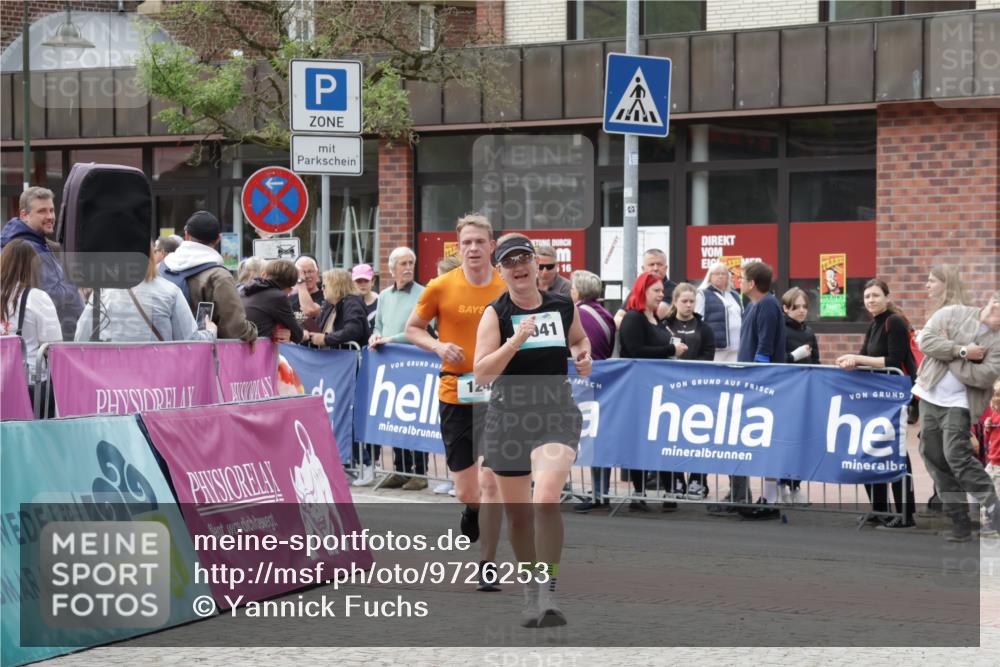 10.05.2026 - 8. Wedeler Halbmarathon Yannick Fuchs http://msf.ph/oto/9726253 10.05.2026 11:39:36 Ziel 124, 750, 2041 meine-sportfotos.de