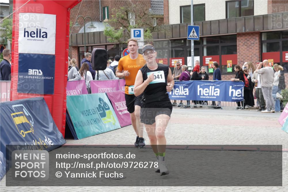 10.05.2026 - 8. Wedeler Halbmarathon Yannick Fuchs http://msf.ph/oto/9726278 10.05.2026 11:39:38 Ziel 124, 750, 2041 meine-sportfotos.de