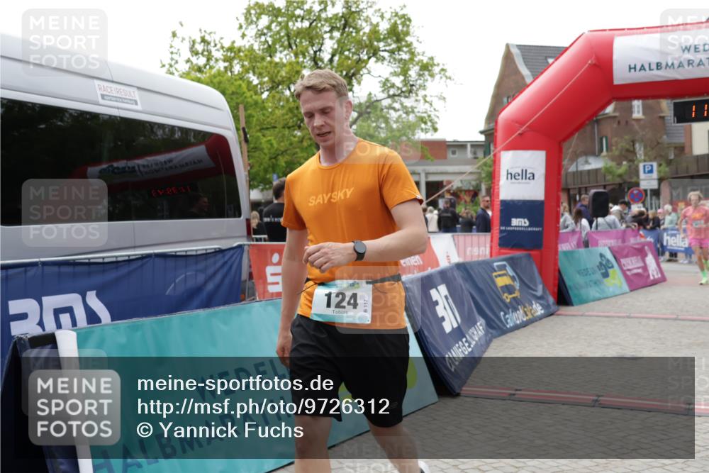 10.05.2026 - 8. Wedeler Halbmarathon Yannick Fuchs http://msf.ph/oto/9726312 10.05.2026 11:39:41 Ziel 124, 402, 2041 meine-sportfotos.de
